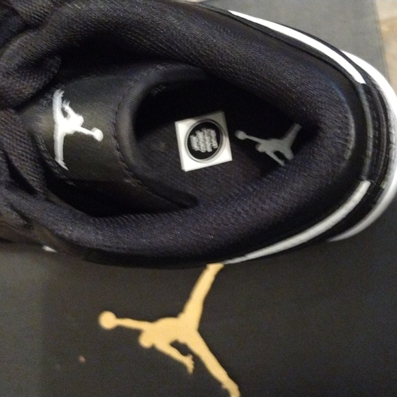 NWT Jordon 1 Low Youth Cleat size 4.5Y - Picture 4 of 9